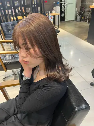 セミロング カラー ヘアアレンジ ネイル マツエク・マツパ アイブロウ 透明感カラー🤎 ゆりのヘアスタイル