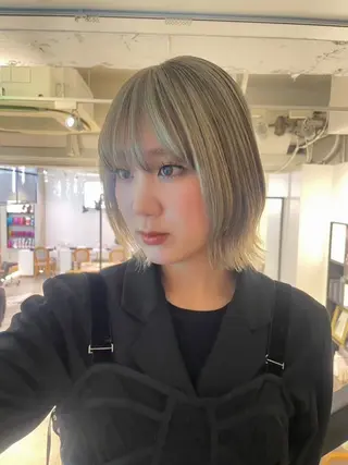 カラー 🎀ボブ＋ハイトーン シュカ👶🏻のヘアスタイル