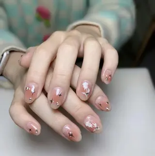 ネイル Queens 榊 まおのネイルデザイン