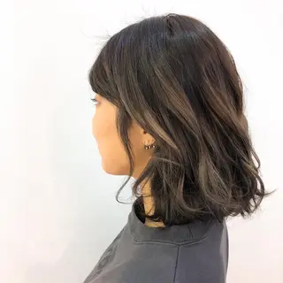 ミディアム カラー 渡邊 唯のヘアスタイル
