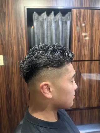 ミディアム パーマ ヘアアレンジ メンズ ヒロ銀座 東京駅八重洲店所属・【メンズ専門】🔥 カミマンのヘアスタイル