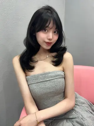 セミロング カラー 𝑴𝑶𝑲𝑨渋谷 トレンド韓国ヘア🩷のヘアスタイル
