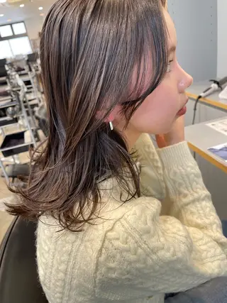 ミディアム カラー 💓パーマ，💗 レイヤーカットのヘアスタイル