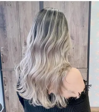 ロング カラー 新垣 杏凜のヘアスタイル