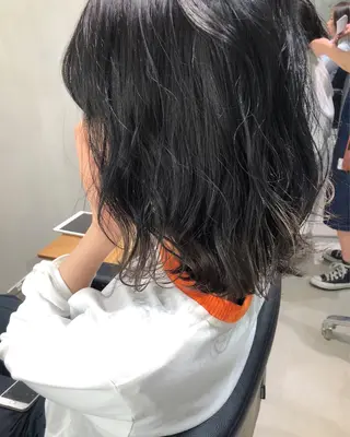 ミディアム 梅田 千亜希のヘアスタイル