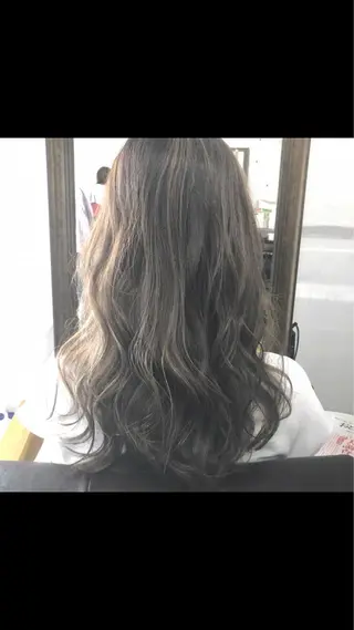 ミディアム カラー 白髪ぼかしハイライト バレイヤージュヤマトのヘアスタイル