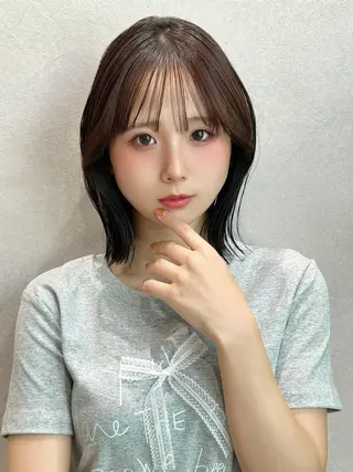 ミディアム ここな Un amiのヘアスタイル