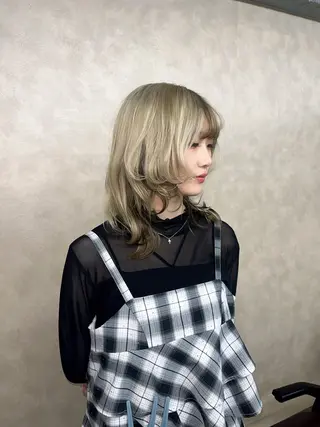 ミディアム カラー ✩.*Aise⟡.· 艶カラー🐈‍⬛🩶のヘアスタイル