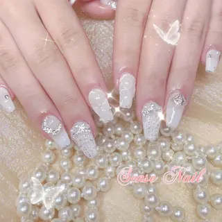 ネイル 🦋 Queenieのネイルデザイン