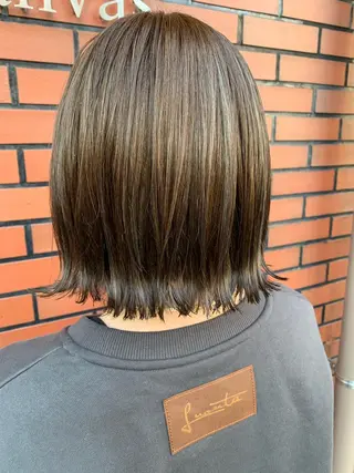 ミディアム カラー newi saLyu 片岡ふきのヘアスタイル