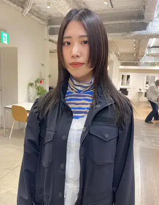 セミロング oma　袮次金 鈴香のヘアスタイル