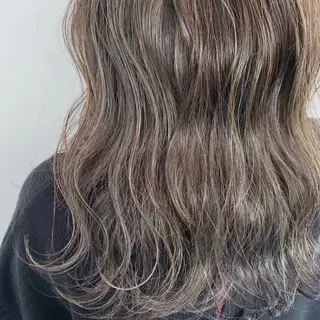 カラー 松野 さくらのヘアスタイル