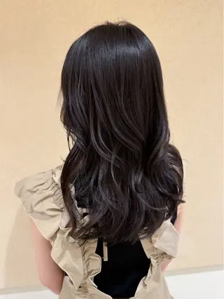 セミロング AIKA／ 新宿のヘアスタイル