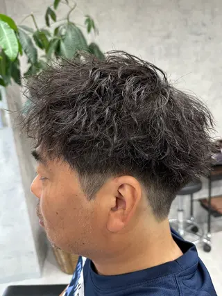 ショート パーマ メンズ ユウ🪄 パーマ指名No1のヘアスタイル