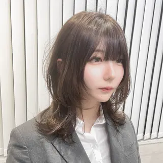 ミディアム ウルフカット/ ハッシュカット/山路のヘアスタイル