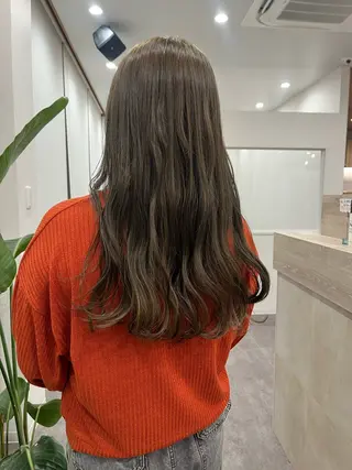カラー 金井 美悠のヘアスタイル