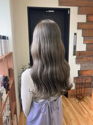 ロング 梅山 美侑のヘアスタイル