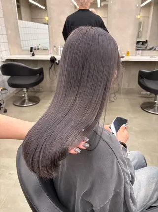 ロング 寒色/ベージュヘア ブリーチありMiOのヘアスタイル
