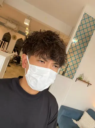 ショート パーマ 饒平名 知也のヘアスタイル
