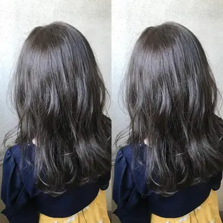 セミロング カラー 小栗 麻衣のヘアスタイル