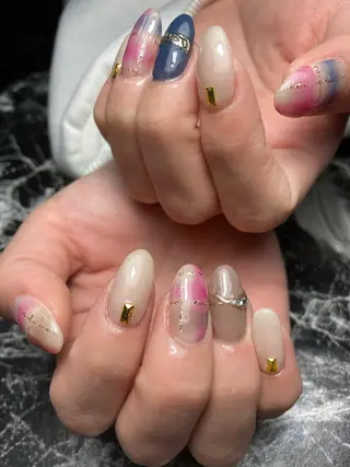 ミディアム ネイル ✴︎ Delightのネイルデザイン