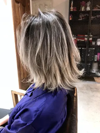 ミディアム 俵 知広のヘアスタイル