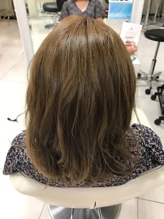 セミロング カラー 【暖色カラー特化】 中山由梨のヘアスタイル