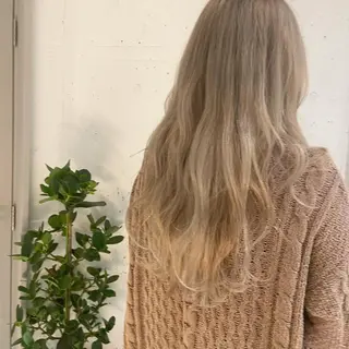 ロング カラー カジュアルを女っぽく 𝗮𝘆𝗮𝗰𝗼のヘアスタイル