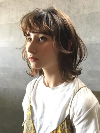 ミディアム 俵 知広のヘアスタイル
