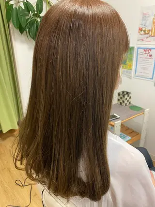 ロング カラー NATURAL MOMOMIのヘアスタイル