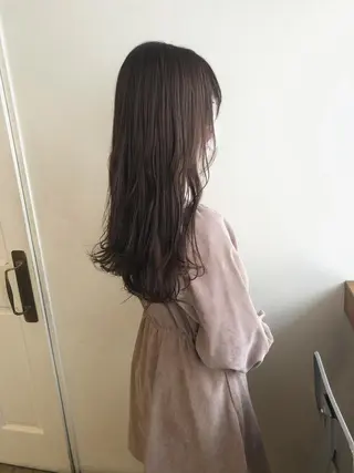 ロング カラー MIOベージュカラー 柔らかいカラーのヘアスタイル