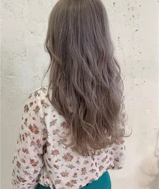 ロング カラー 岡田まみ🍒🤍 透明感カラーのヘアスタイル