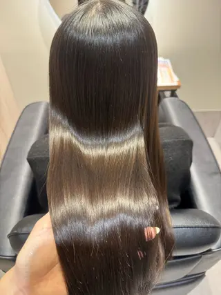 ロング NAVY 橋本心 縮毛矯正のヘアスタイル
