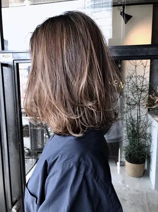 ミディアム 俵 知広のヘアスタイル