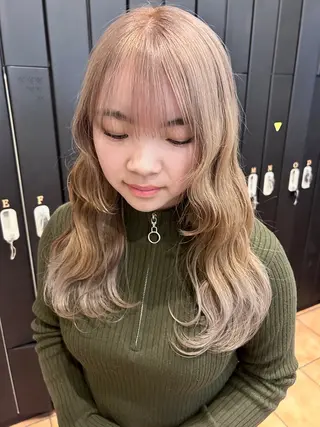 ロング カラー 阪田 真奈未のヘアスタイル