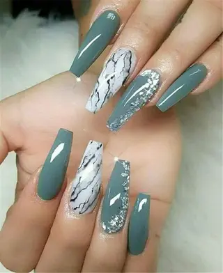 ロング T&D NailSalonのネイルデザイン