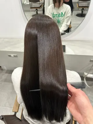 カラー シガ ミクトのヘアスタイル