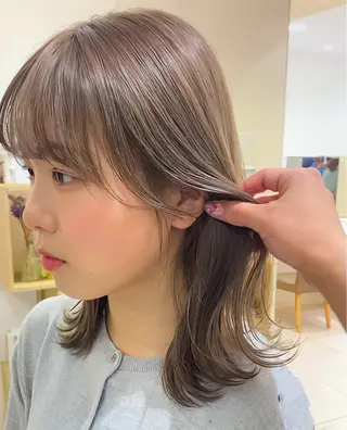ミディアム カラー レイヤーカット/ ハイライト　千咲季のヘアスタイル