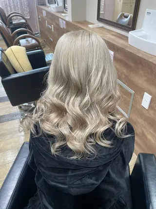 セミロング メンズ🫧ハイトーン 池田梨紗のヘアスタイル