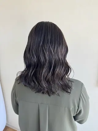 ミディアム カラー ハイライトカラー✨ グレージュ✨鎌倉光洋のヘアスタイル