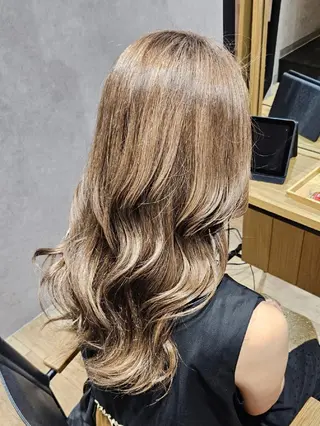 ロング カラー Miuri/ミユリ 柔らかい雰囲気ヘアのヘアスタイル
