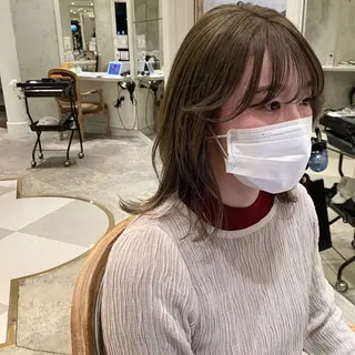 ミディアム カラー SAKINO． ベージュカラーのヘアスタイル