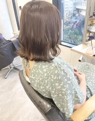 ミディアム カラー misaki🎀 まろみ透け感カラーのヘアスタイル