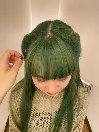 ロング カラー ネギシ アイナのヘアスタイル