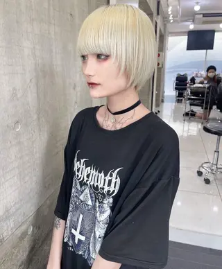 ショート カラー ケアブリーチ/派手髪 ハイトーン/ナナのヘアスタイル