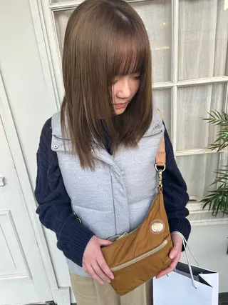 カラー AGREE Momokaのヘアスタイル