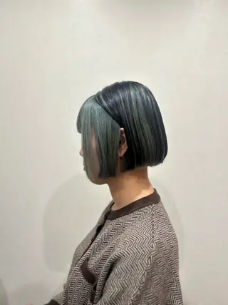 ショート カラー 井上 花音のヘアスタイル