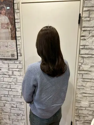 セミロング 伴 星来のヘアスタイル