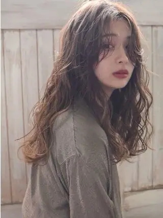 セミロング イナイ ハルカのヘアスタイル