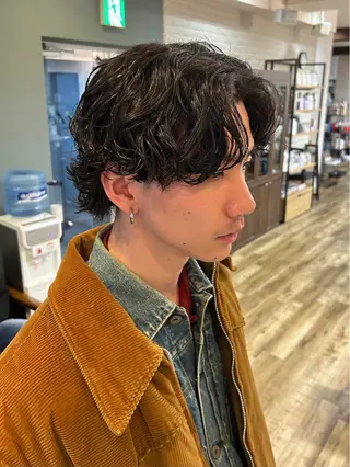 ミディアム パーマ メンズ 鶴田 将清のヘアスタイル